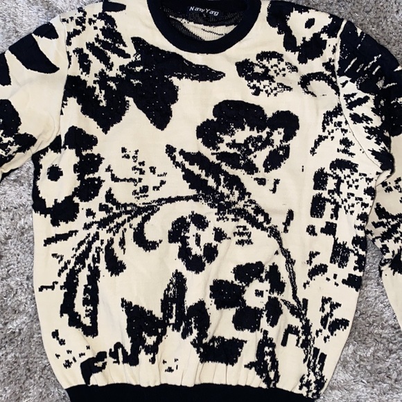 Nancy Yang sweater - Picture 3 of 3